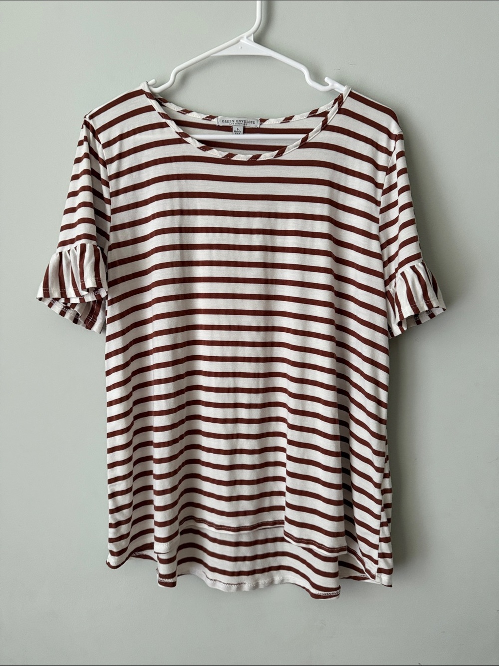 Green Envelope Striped Ruffle Sleeve Tee — Cream & Brown